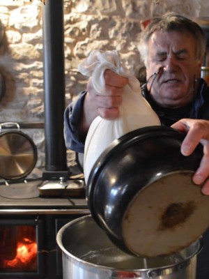 « Seulement du lait et de l’amour », fabrication de fromage à Zagori